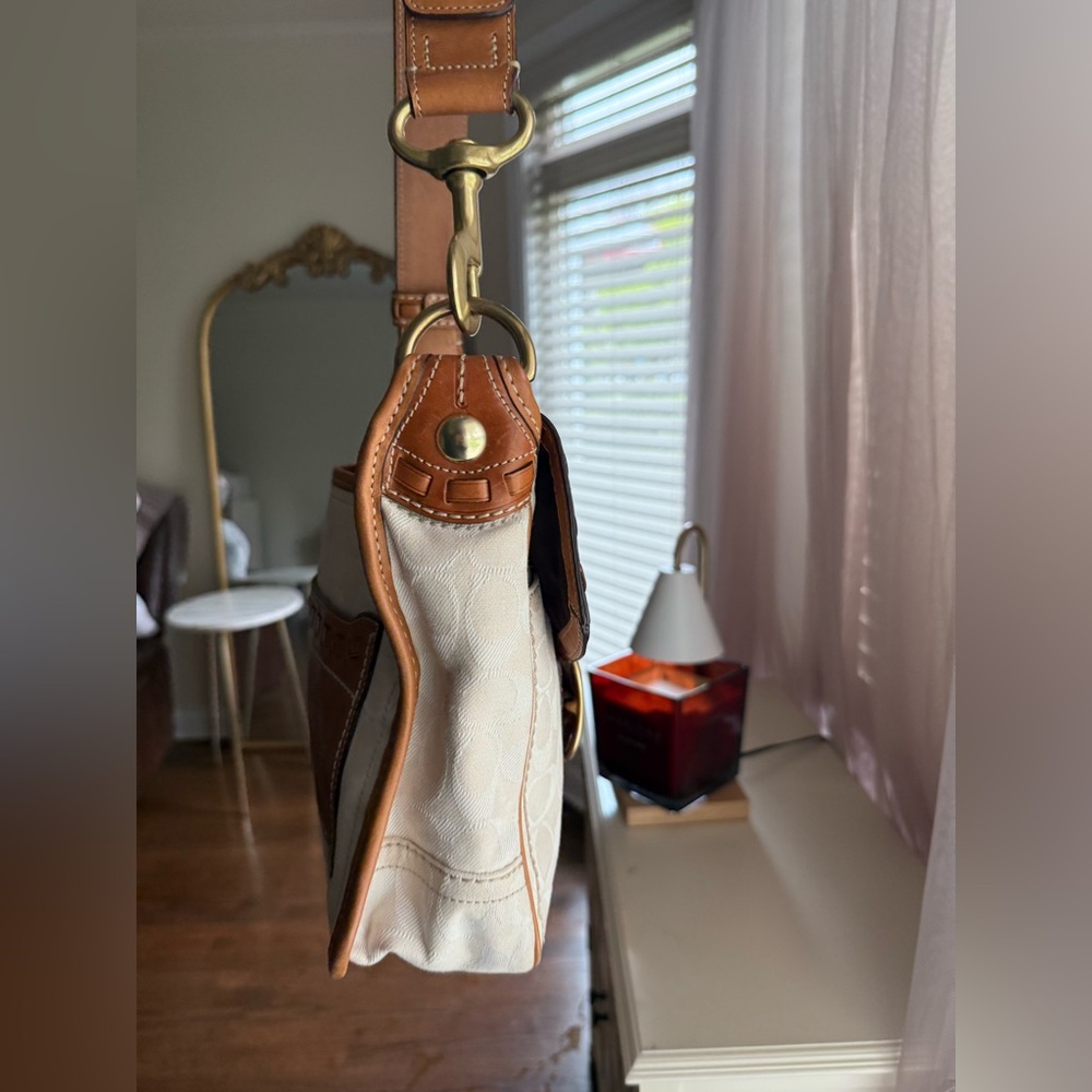 Coach Bleecker Tan and Cream Signature Canvas Shoulder Bag in Saddle/Chalk - Picture 4 of 9